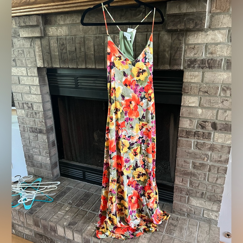 Women’s floral maxi dress - Size S - NEVER BEEN WORN